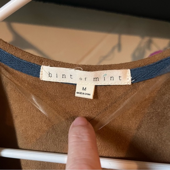 hint of mint faux sued tassel vest size medium - Picture 4 of 5